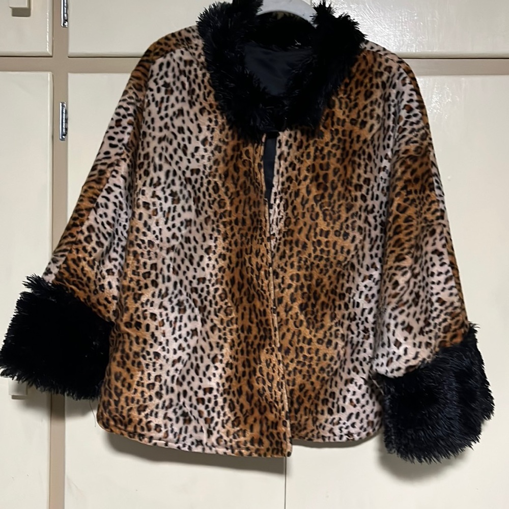 Animal print with faux fur collar cape